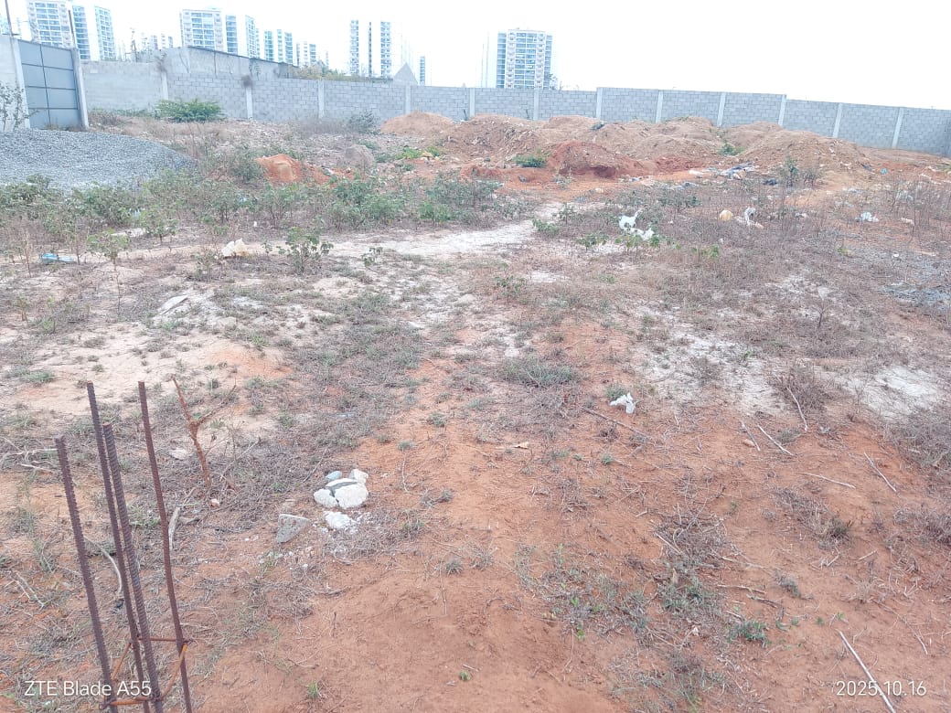 VENDE-SE ESTE TERRENO ⬇️ Dimensão 📐 : 20/20 em Luanda