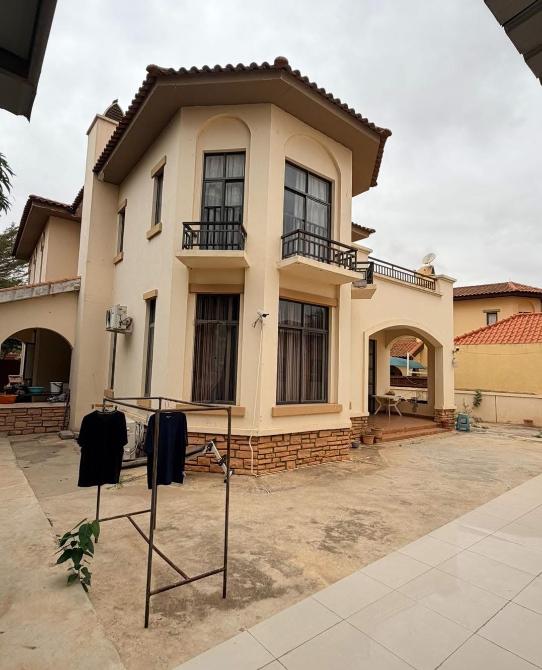 Vende-se vivenda no Jardim de rosa primeira fase