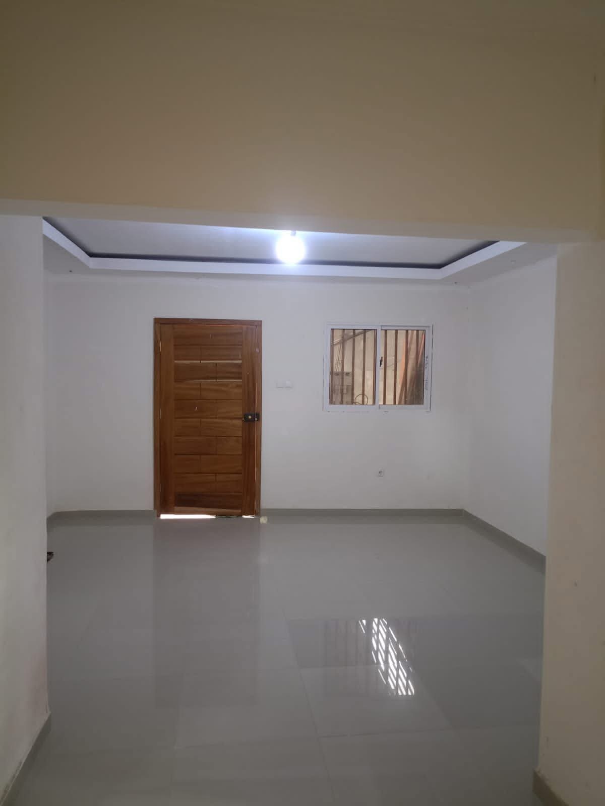 🔥🏠 VENDA URGENTE – T3 NO ZANGO 1 🏠🔥  💰 Preço: 18.500.000 Kz (Negociável)  📍 Localização: Paragem da Polícia, Nas Amarelas, em Zango 1  ---  ✨ 