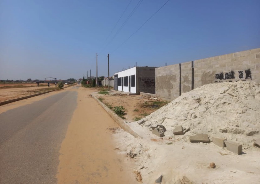 TERRENO A VENDA NA CAMAMA CONDOMÍNIO BPC FASE 2 BEIRA ESTRADA PRINCIPAL ASFALTADA DETRÁS DO CONDOMÍNIO DA JUVENTUDE - Foto 1