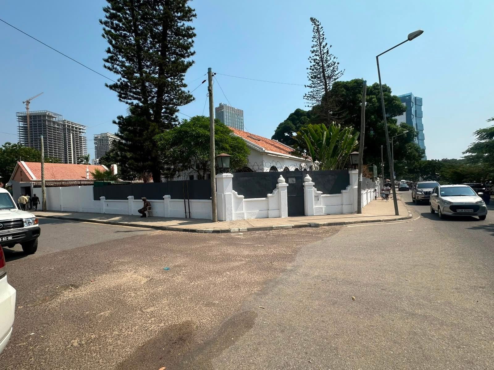 Vivenda V5 localizado no Cruzeiro, disponível para Arrendamento. - Foto 1