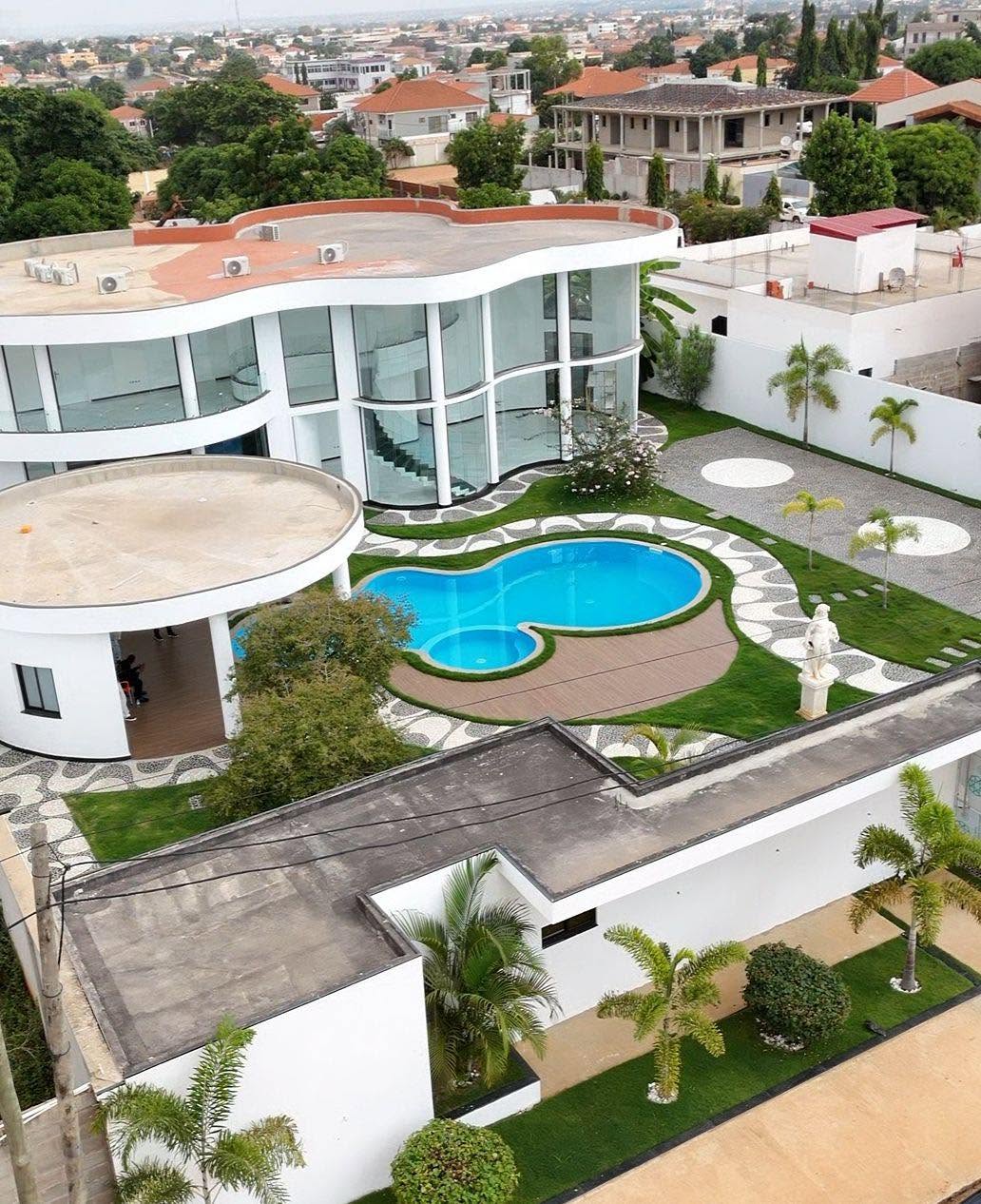 A VENDA: MORADIA V5+ ANEXO ALTO PADRÃO em Luanda - T6