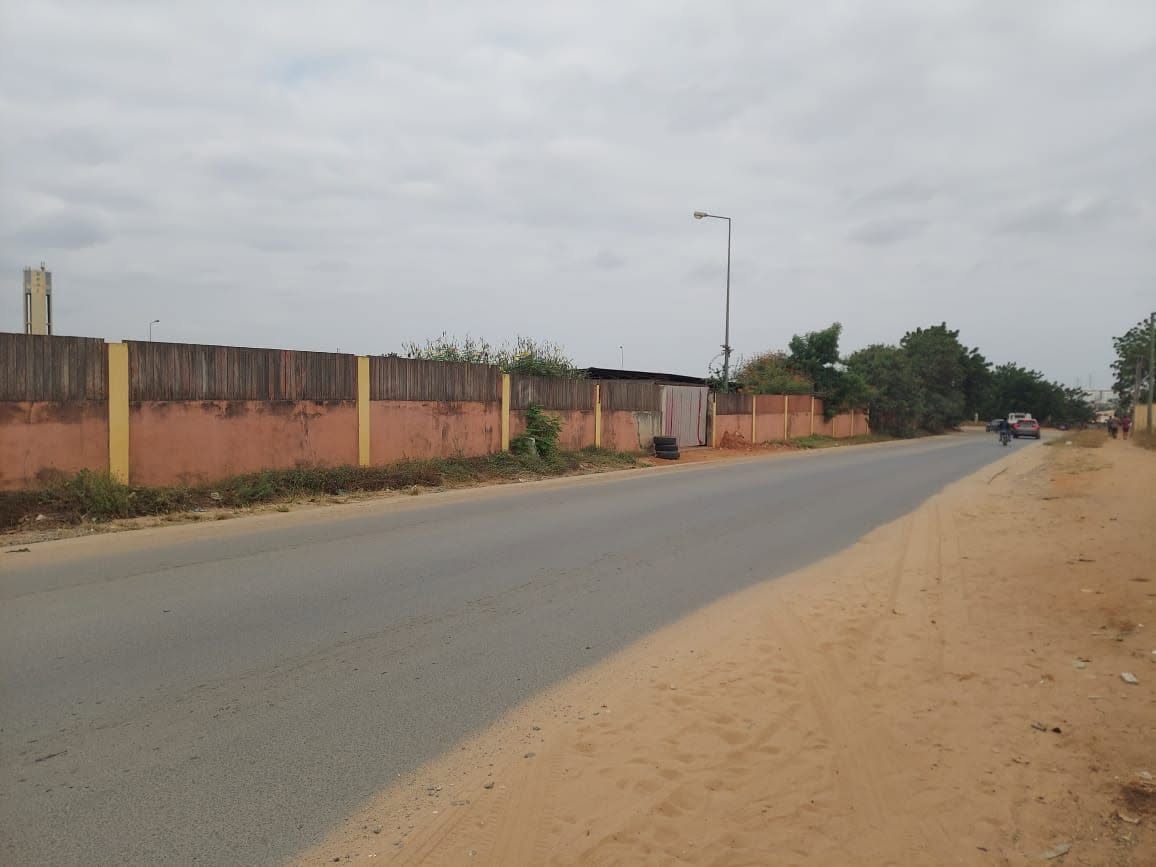OPORTUNIDADE NO PATRIOTA 🔥 📍 Terreno com 1,2 Hectares Por trás do Condomínio Cuditemo (após as Bombas da Sonangol – sentido Benfica) em LUANDA