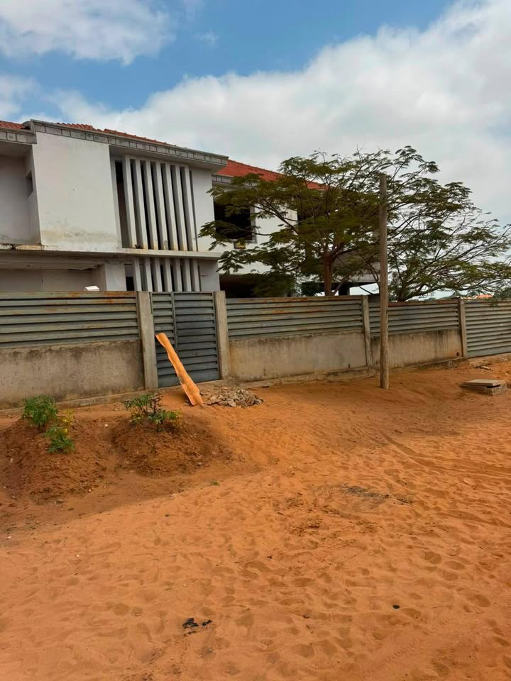 Vivenda V9 inacabada na segunda fase do Patriota - Foto 1