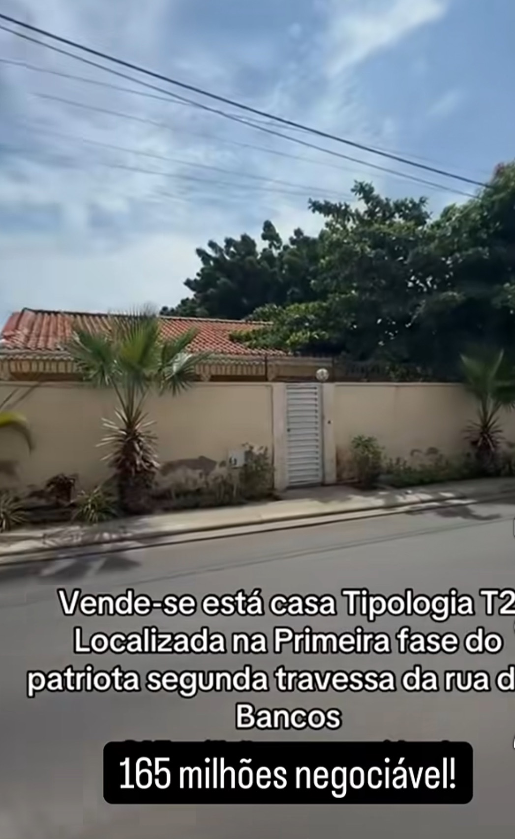 vende-se esta casa de tipologia t2 localizado no lar  patriota primeira fase  em Luanda - T2
