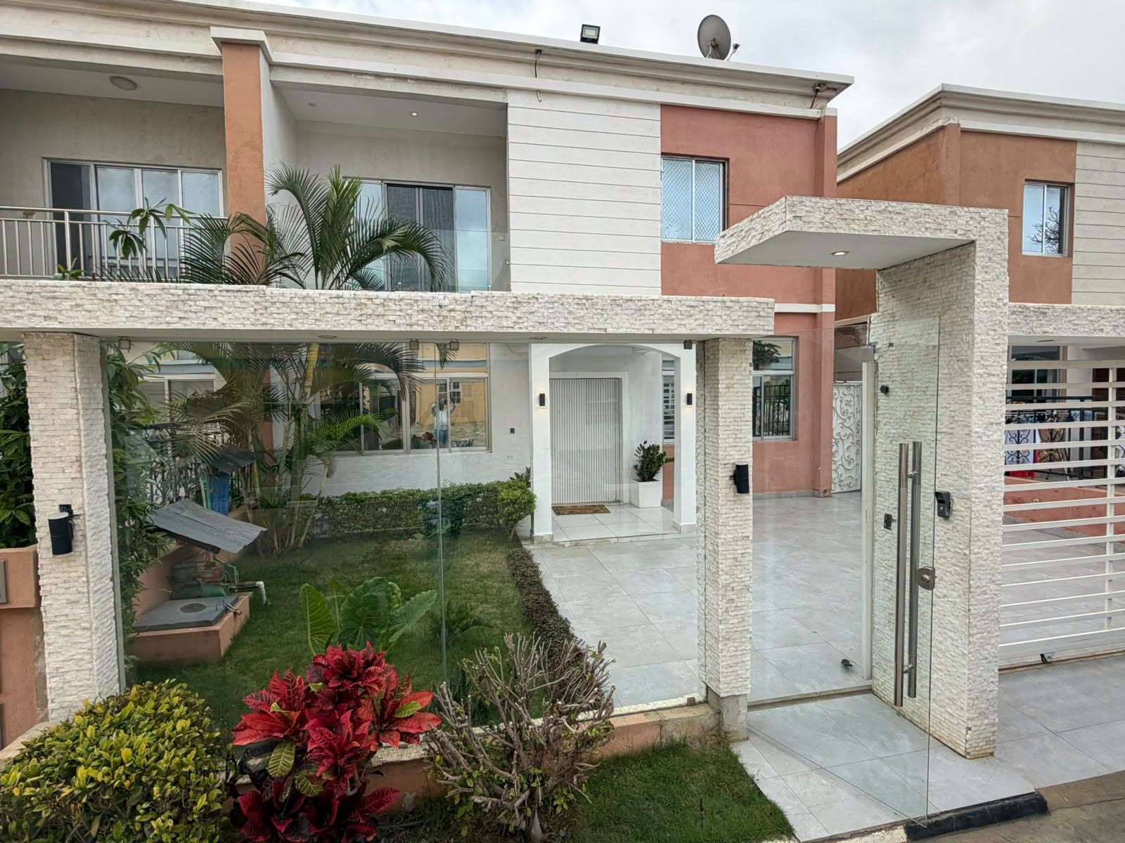 VENDA  VIVENDA V4 DUPLEX COM PISCINA+  ANEXO  NO CONDOMÍNIO KASSAMA