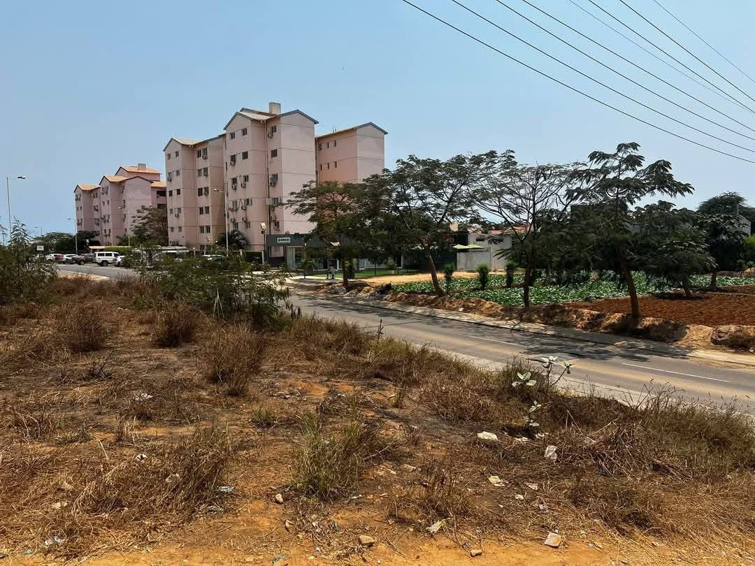 📍 Terreno à Venda – Projeto Nova Vida (1ª Fase)  🛣️ Localização premium: à beira da estrada, a poucos minutos do ISPAJ e da Sonangalp — fácil acesso, grande visibilidade e alto potencial de valorização.  📐 Dimensões amplas:  (3.500 m²) favorável