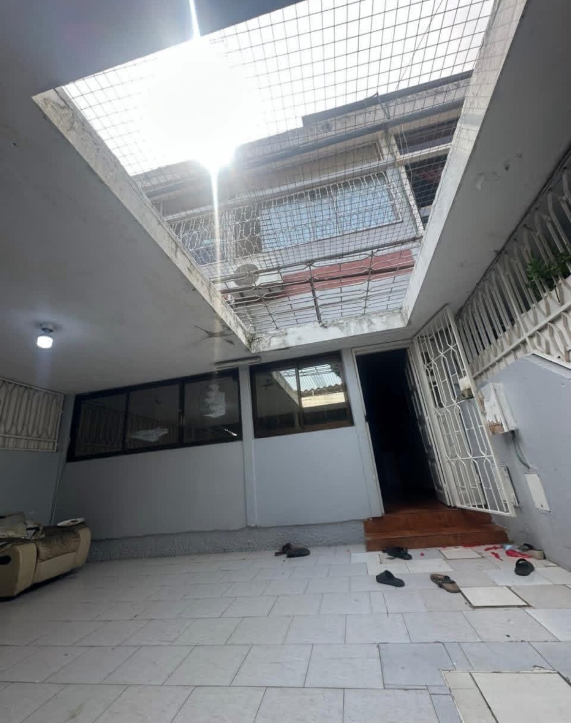 Vende-se esta Moradia V5 na Vila Alice - Foto 1