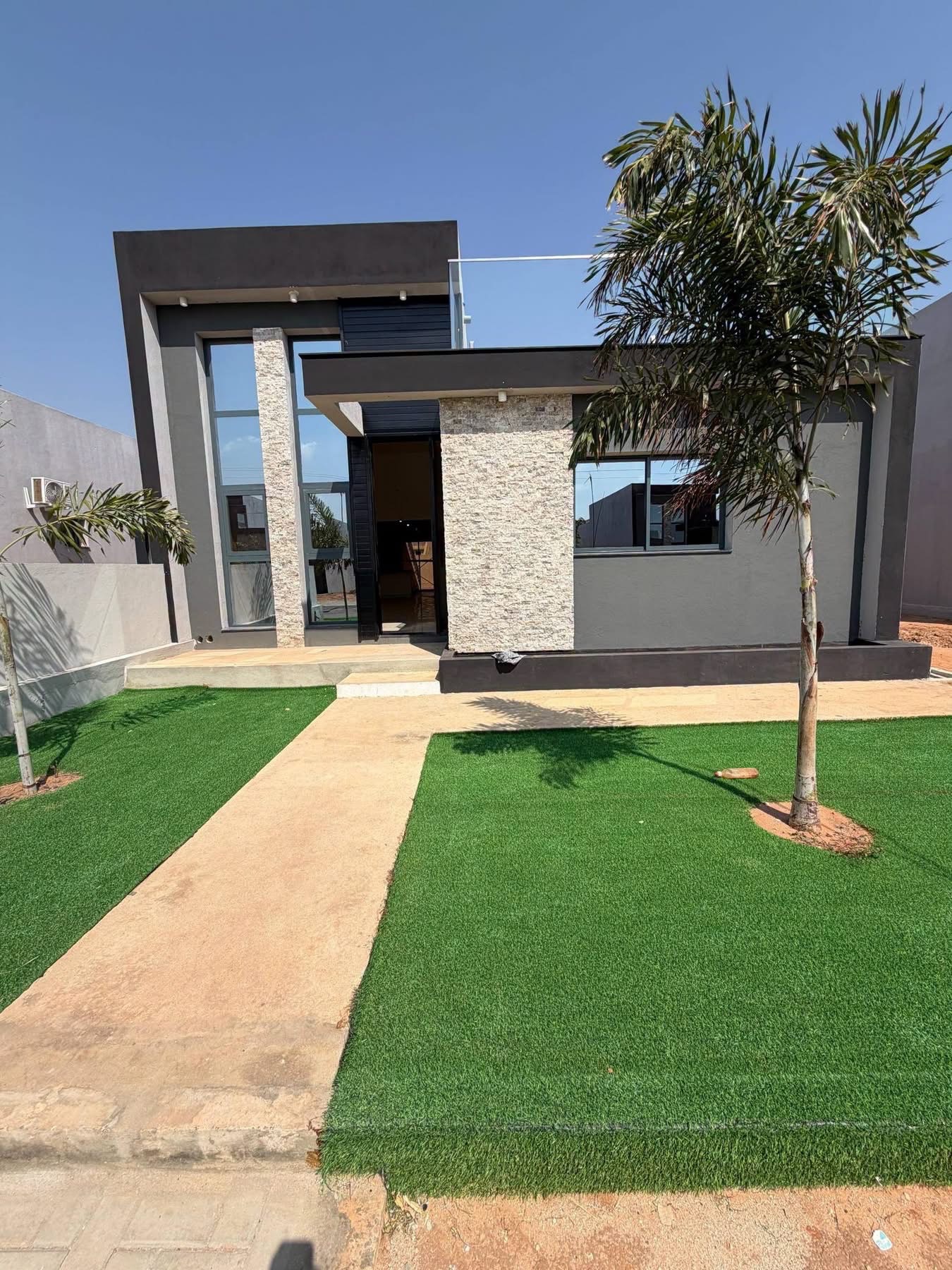 VIVENDA A VENDA:CONDOMÍNIO MONTE DAS OLIVEIRAS ( CAMAMA)📍PRÓXIMO AO JARDIM DE ROSAS/ AUSTIN RESIDENCIAL📍T3