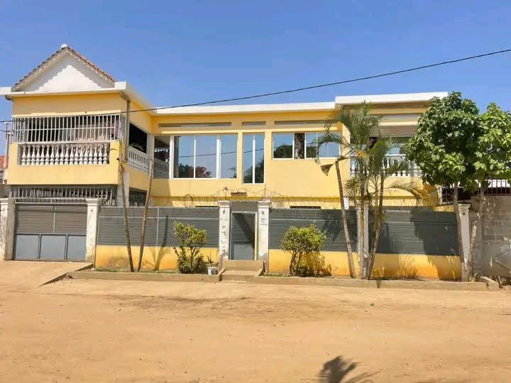 VENDA | ESTE PRIMEIRO 1º ANDAR V5 Sapu 2 – Projeto das Casas Azuis, junto à Igreja Metodista em Luanda - T5