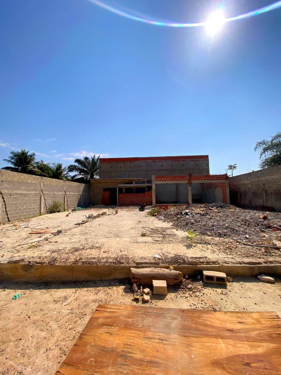 A Venda Terreno Vedado de 30/20+Casa Inacabada dentro do terreno no patriota a 45 Milhões, duas ruas antes da Angomart ou Mega África 50 segundos da estrada principal em Luanda