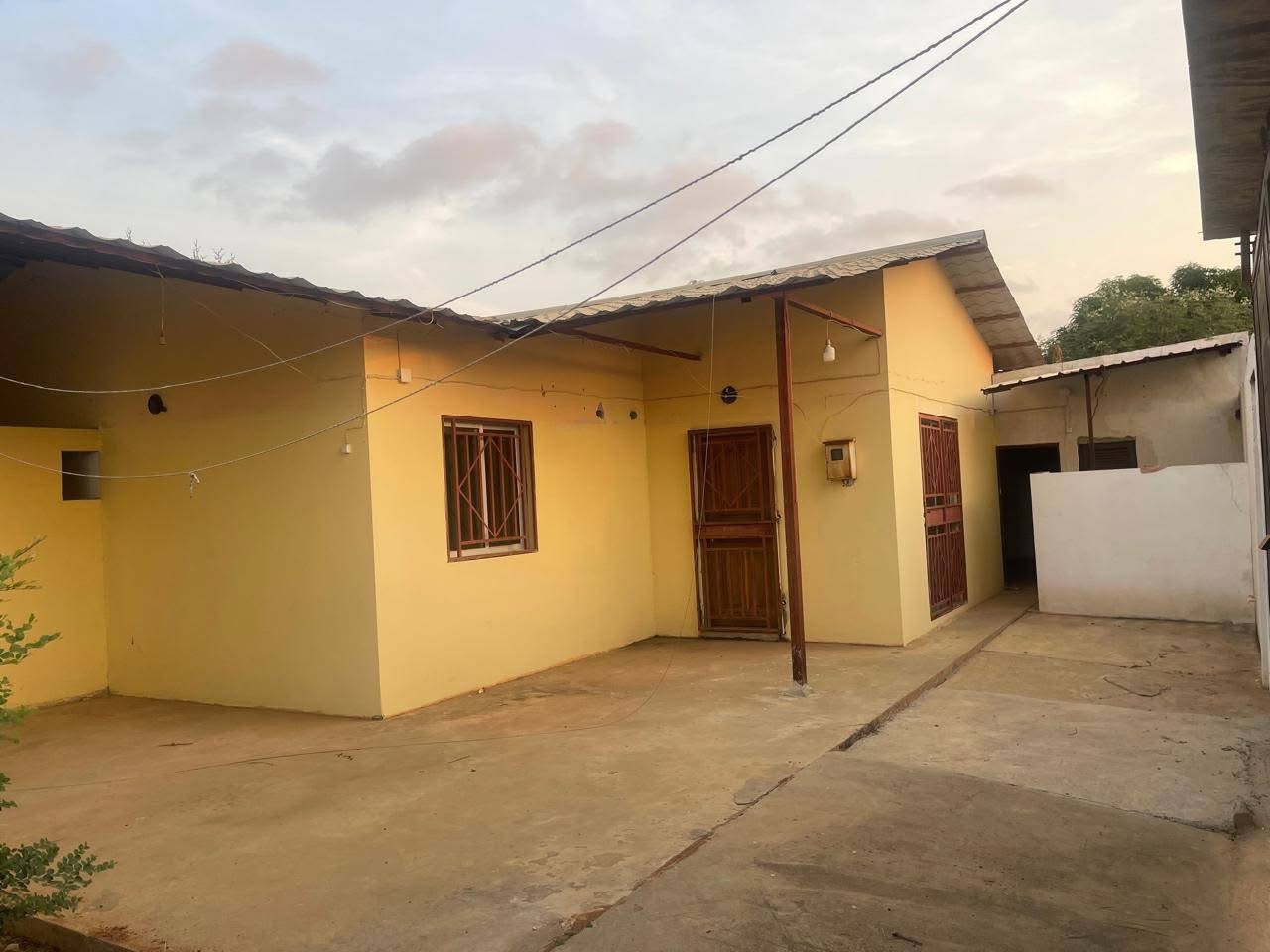 *VENDE-SE ESTA CASA T3* `BPC-2` em Luanda - T3