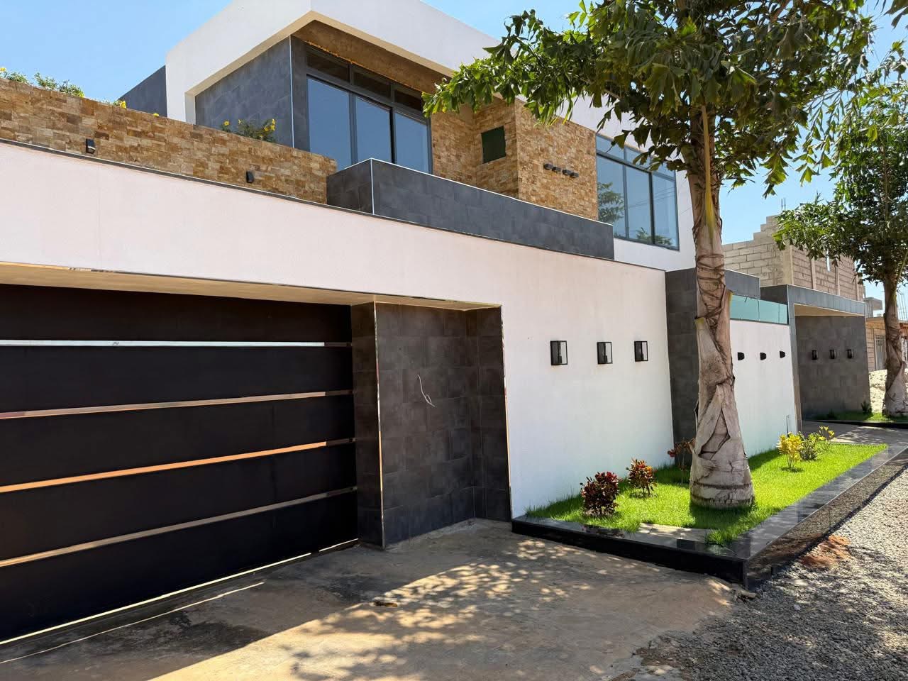 PARA VENDER: Vivenda Alto Padrão V5+1 localizada na província de Luanda, município da Samba, Bairro Patriota, Junto a Garrafeira do Patriota- Condomínio Kuditemo, disponível em Luanda - T6