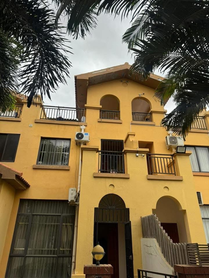 VIVENDA T3 GERMINADA NO CONDOMÍNIO JARDIM DE ROSAS 1•FASE em Luanda - T3