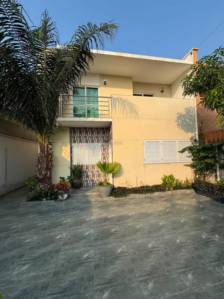 À VENDA - FOR SALE Vivenda V4, Condomínio Vereda das flores em Luanda - T4