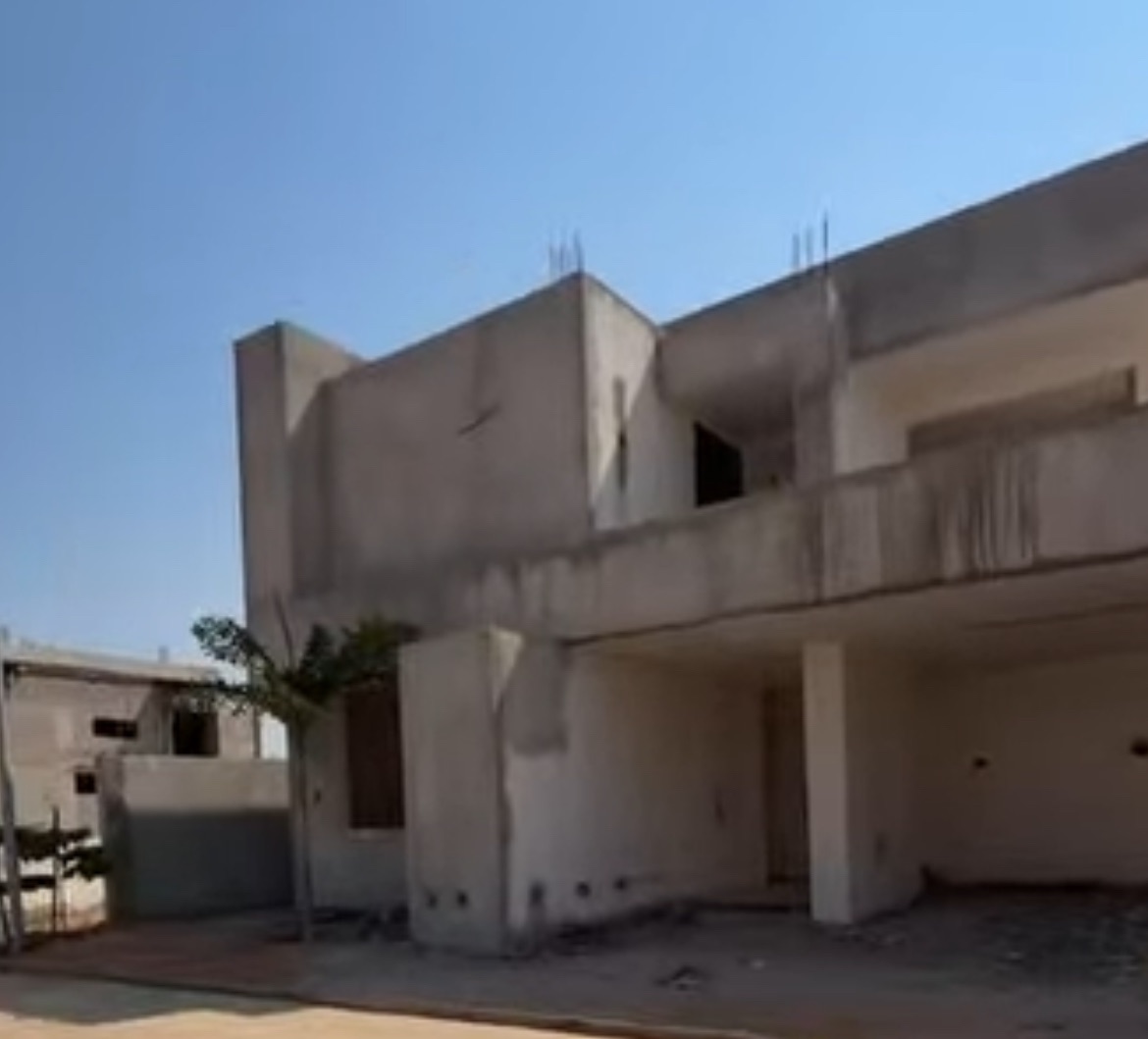 Disponível para venda  Este imóvel inacabado  Tipologia V4 Localização Patriota  dentro do condomínio Souvenir  Preço 270 Milhões Negociável  Apenas pronto pagamento 