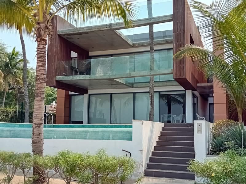 *VENDE-SE: VIVENDA V4 DE ALTO PADRÃO COM PISCINA E MODERNA NA PRIMEIRA LINHA NO MUSSULO* - Foto 1