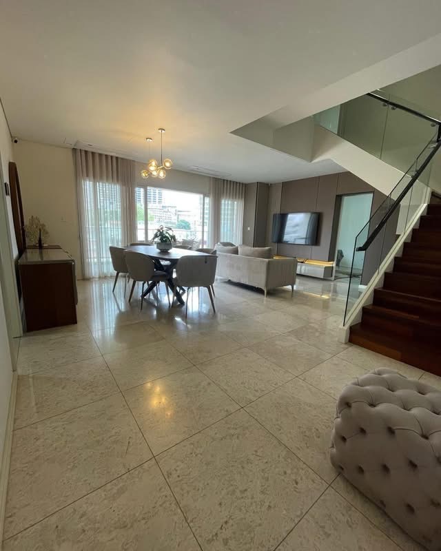 ARRENDAMENTO | DUPLEX MOBILADO – EDIFÍCIO MINISTÉRIO DOS RECURSOS MINERAIS PETRÓLEO E GÁS em Luanda centro - T4