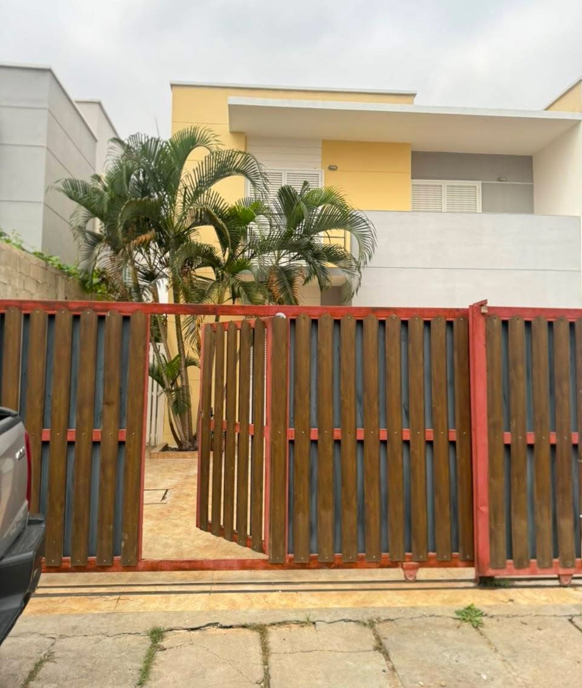 ARRENDAMENTO CONDOMÍNIO VEREDA DAS FLORES V3+1 VALOR : 800.000 KZS TODA CASA CLIMATIZADA - Foto 1