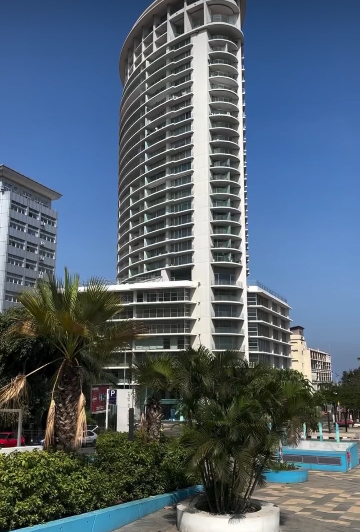 VENDE-SE: Apartamento T4, localizado na Torre Ambiente - Largo do Ambiente, marginal de Luanda* - Foto 1