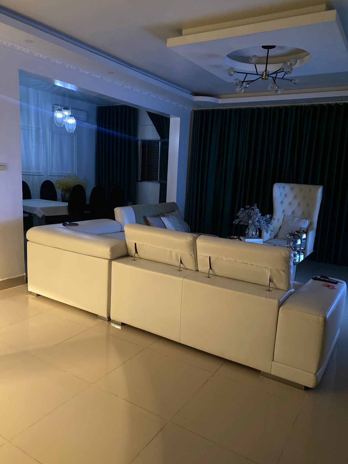Centralidades do Kilamba, apartamento T5, Piso 9, Quarteirão Apartamento super moderno, com bastante arrumo, boa iluminação natural, edifício com segurança,e dois elevadores em funcionamento. - Foto 1
