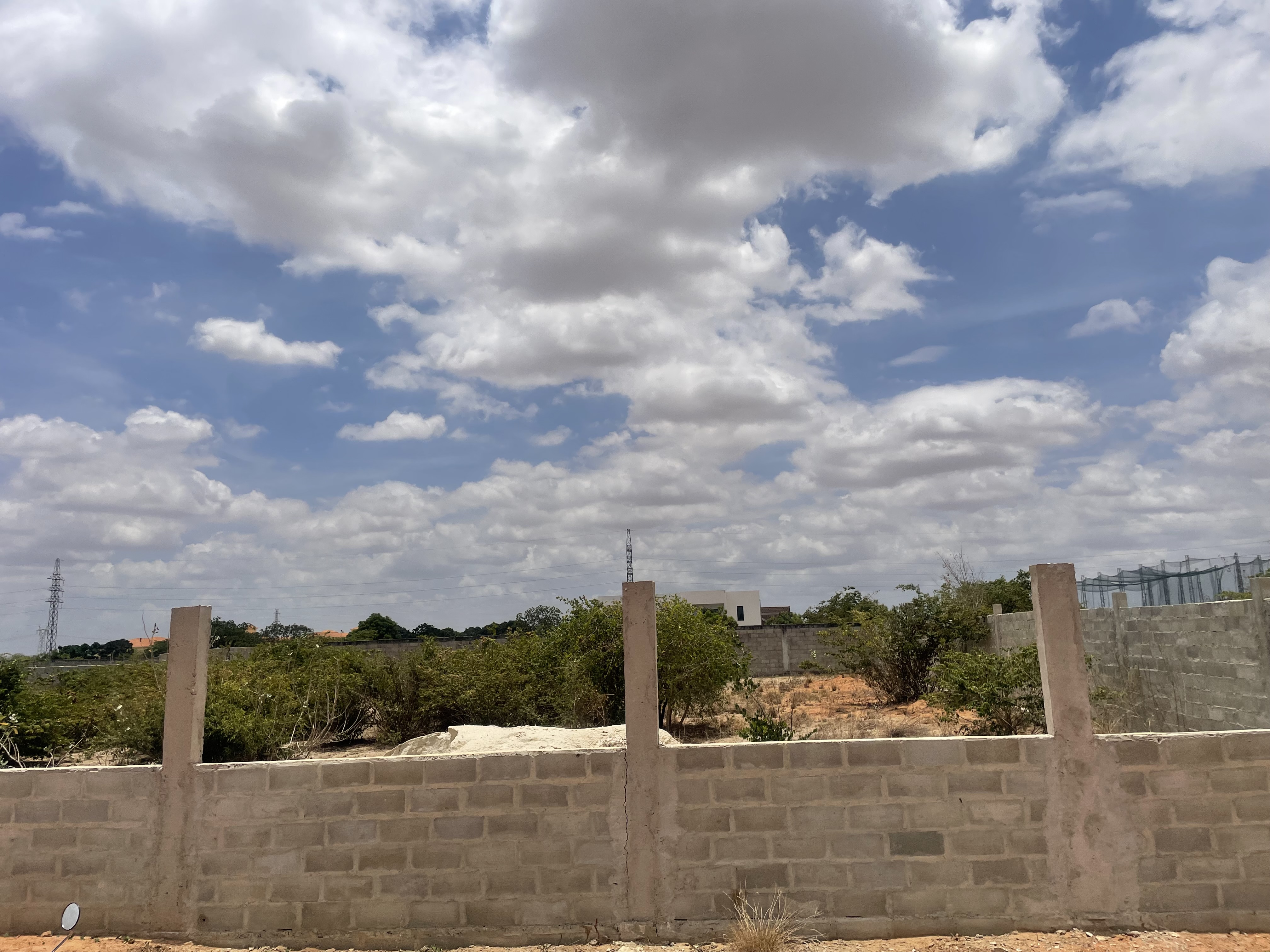 Terreno 30x40 localizado por trás do Vitória Garden, na rua do condomínio Nobreza 