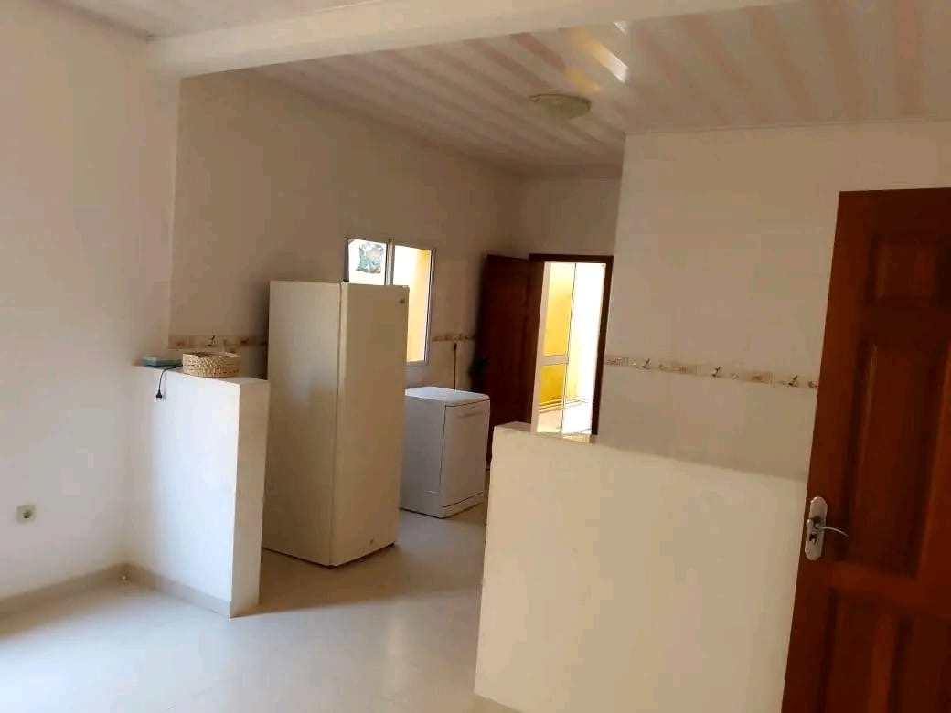 Vivenda v5 com piscina no Benfica - Foto 1