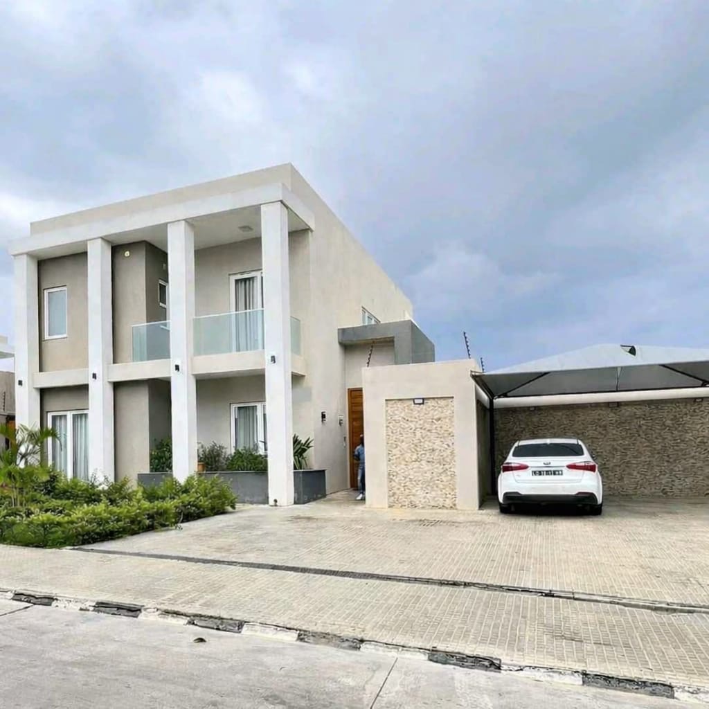 Vivenda T4 duplex Urbanização Boa Vida em Luanda - T5