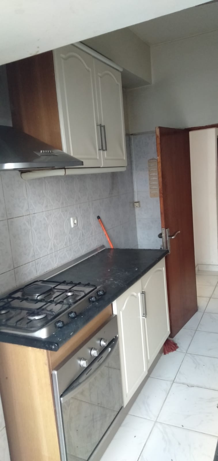 ARRENDAR | APARTAMENTO T3 NO LARGO DO SERPA PINTO em Luanda - T3
