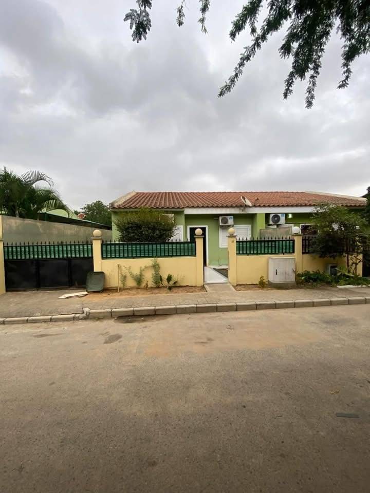 VENDE-SE T3 NO CONDOMÍNIO DAS MERCÊS 🏠  LOCALIZAÇÃO:Viana Luanda sul Junto ao condomínio das Acácias    - Foto 1