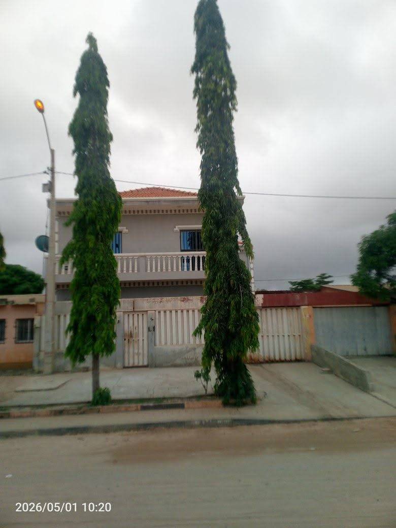 VENDE SE ESTA CASA T5 ZANGO 3 LADO A * NAS LARANJA -CASA. DO ASFALTO _______________________________ *ZONA CALMO SUPER TRANQUILA PRA SI VIVER* ____________________________