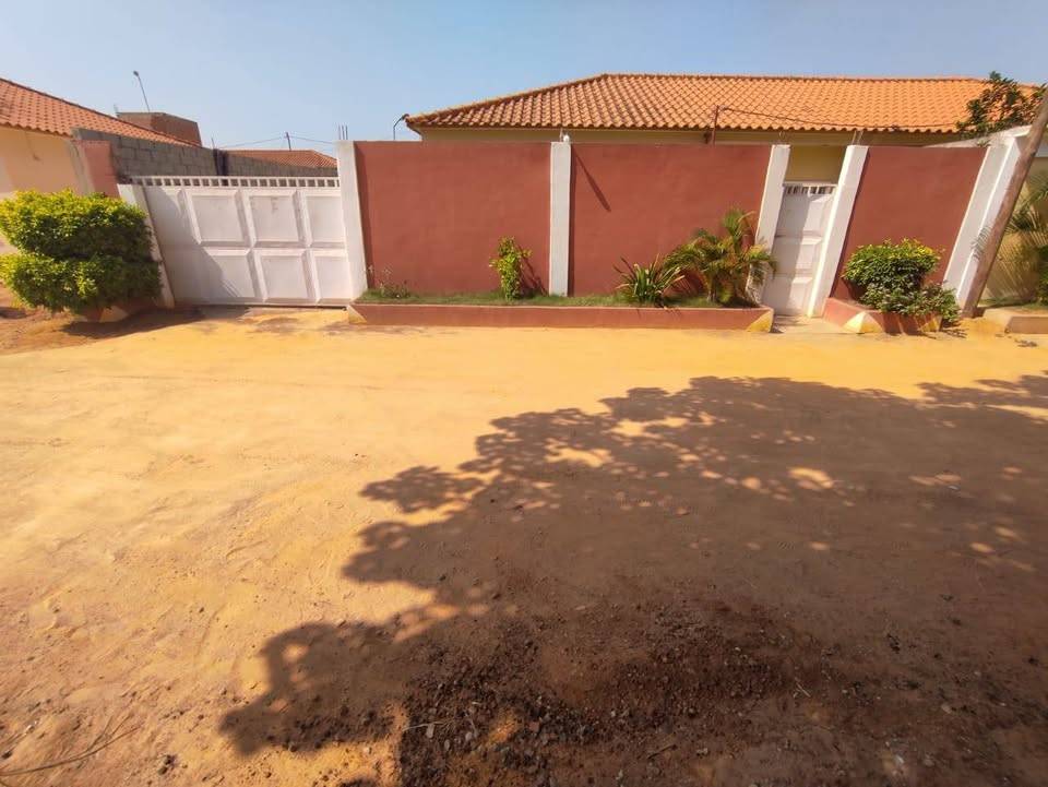 VENDE-SE VIVENDA V3 NO ZANGO-0-A PROJETO GLAKENI, ENTRADA DA RUA-6 ACESSO ASFALTADO - Foto 1