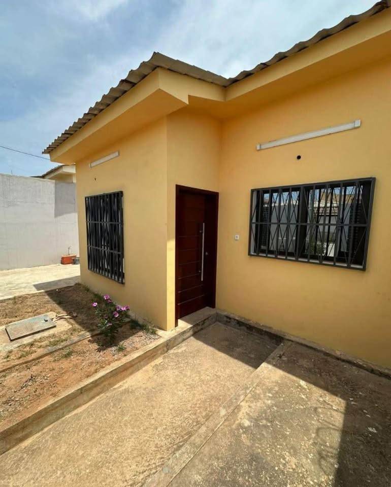 VENDE-SE MORADIA T3 PRONTO A MORAR Camama - Condomínio jardins do éden. Condomínio fechado - Foto 1