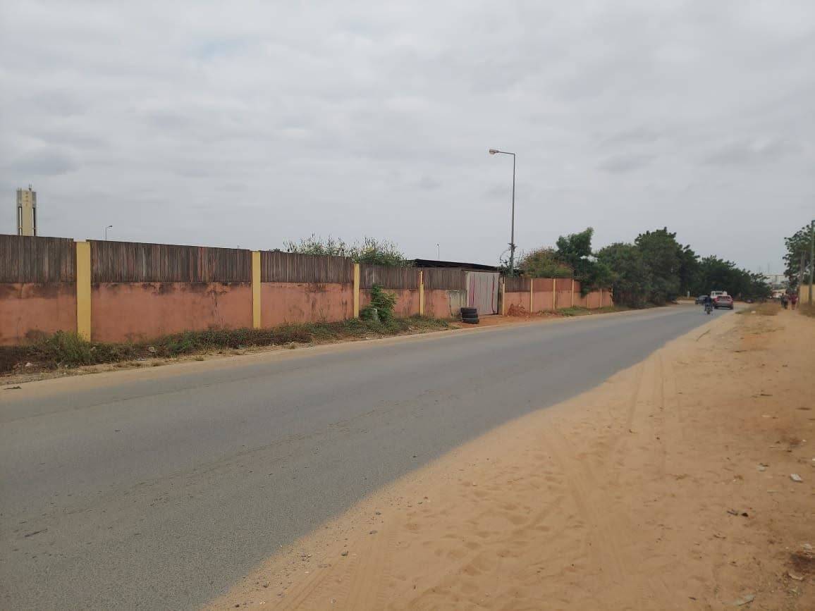 OPORTUNIDADE NO PATRIOTA 🔥 📍 Terreno com 1,2 Hectares Por trás do Condomínio Cuditemo (após as Bombas da Sonangol – sentido Benfica) - Foto 1