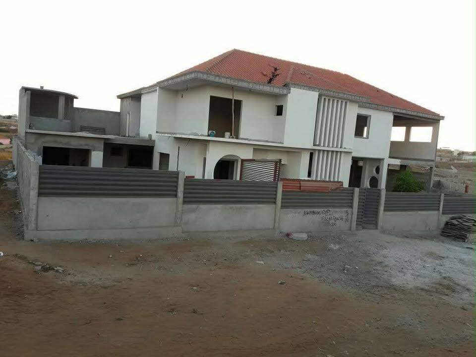 Vivenda V9 inacabada na segunda fase do Patriota - Foto 1