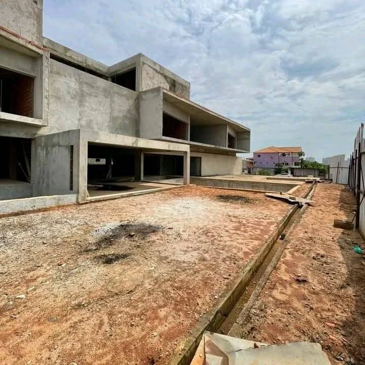 VENDA/ FOR SALE  - Triplex V6  tosca com cave  - Foto 1
