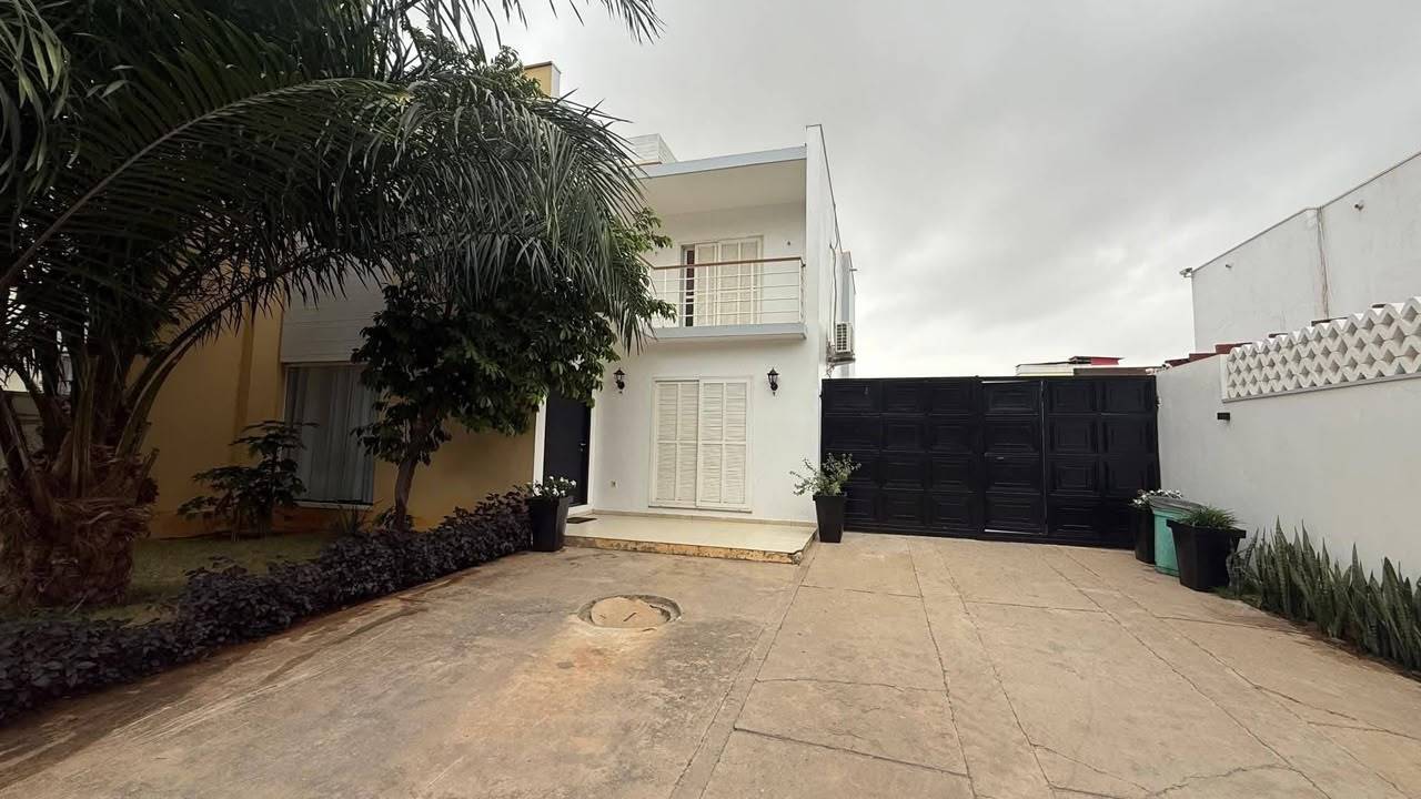 À VENDA | VIVENDA V5 DUPLEX GPS: Benfica, Condomínio Hipicus📍  Por: 340.000.000KZ NEGOCIÁVEL  
