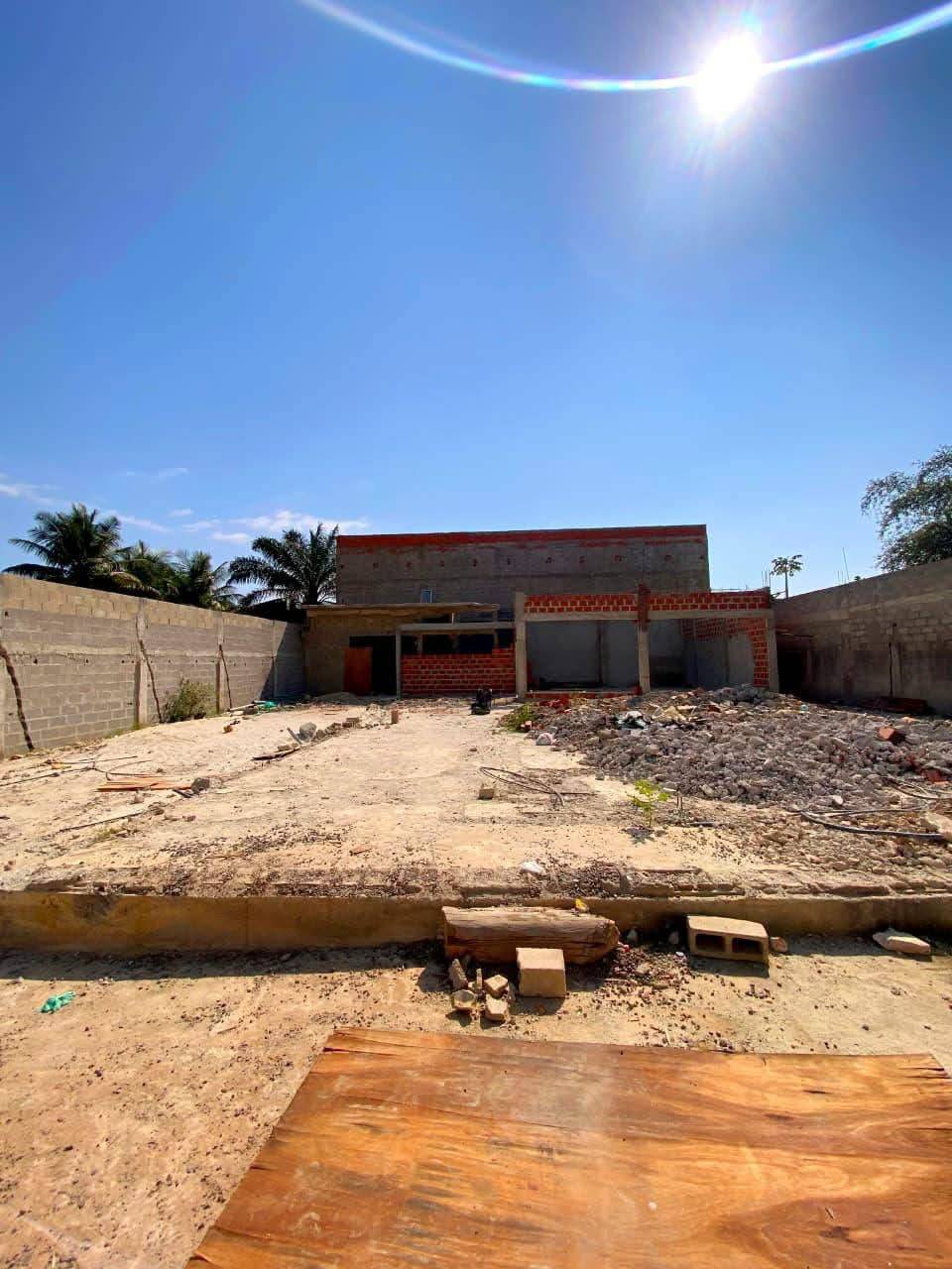 A Venda Terreno Vedado de 30/20+Casa Inacabada dentro do terreno no patriota a 45 Milhões, duas ruas antes da Angomart ou Mega África 50 segundos da estrada principal