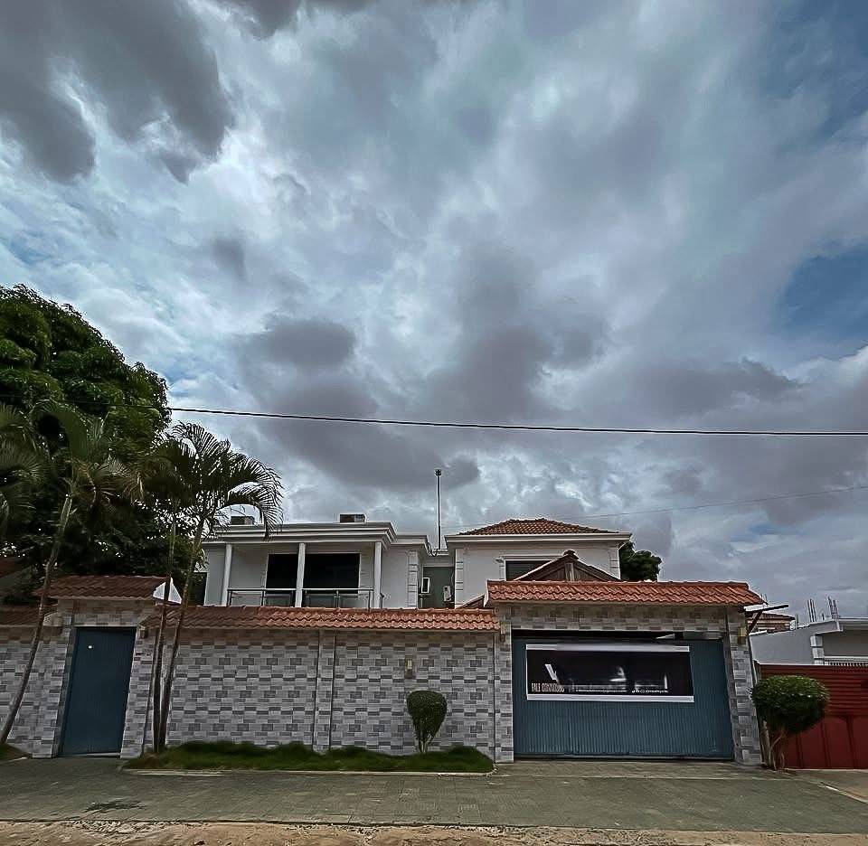 VENDA | VIVENDA V7 COM PISCINA NO CAMAMA ( DE FRONTE AO SINFO)  Vivenda V7 implantada num lote de 600m² (20x30), localizada numa das zonas mais procuradas do Camama