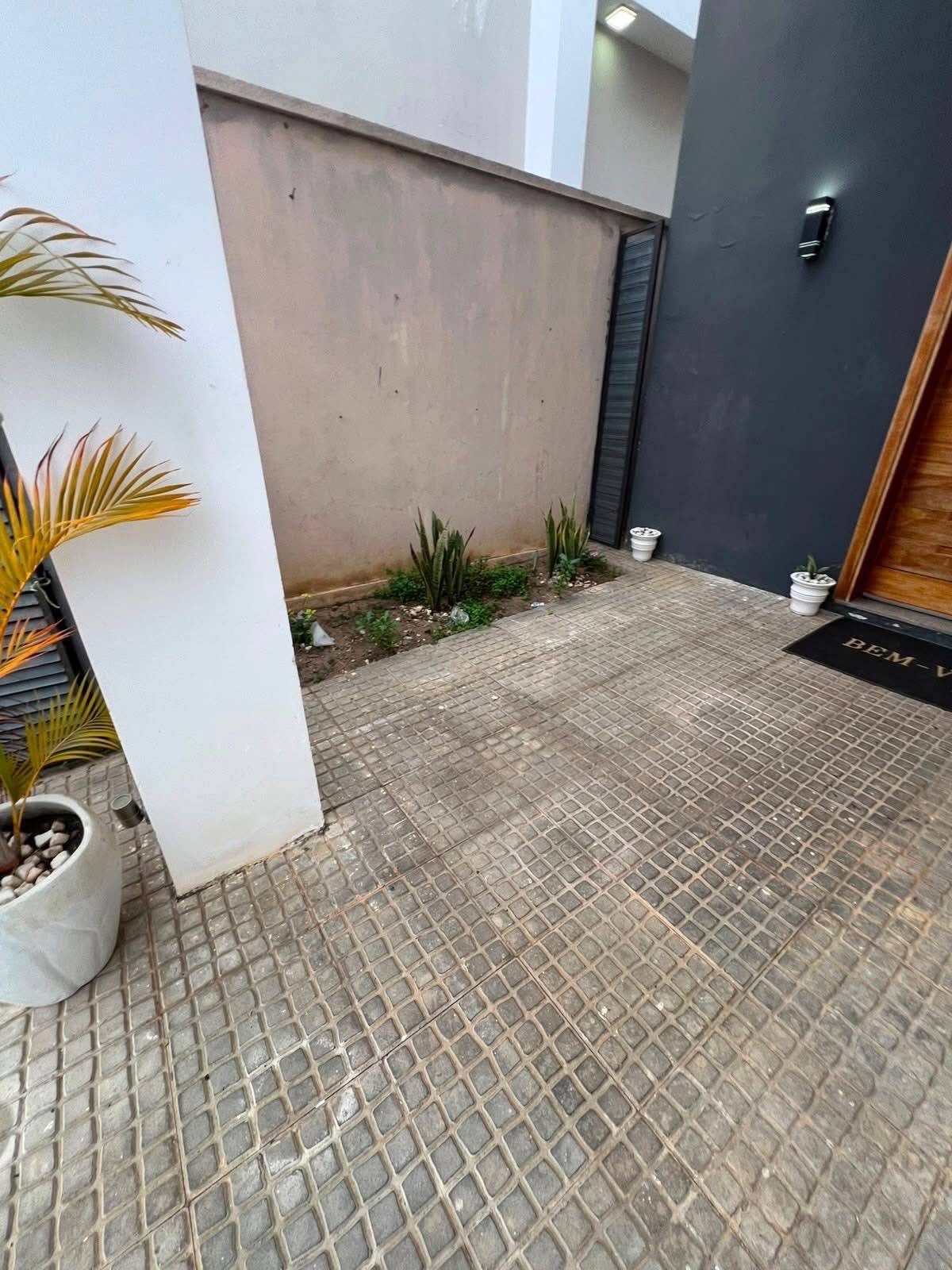 ARRENDAMENTO - TO RENT  Moradia V3, térrea com anexo, Urbanização Boa Vida em Luanda  - T3