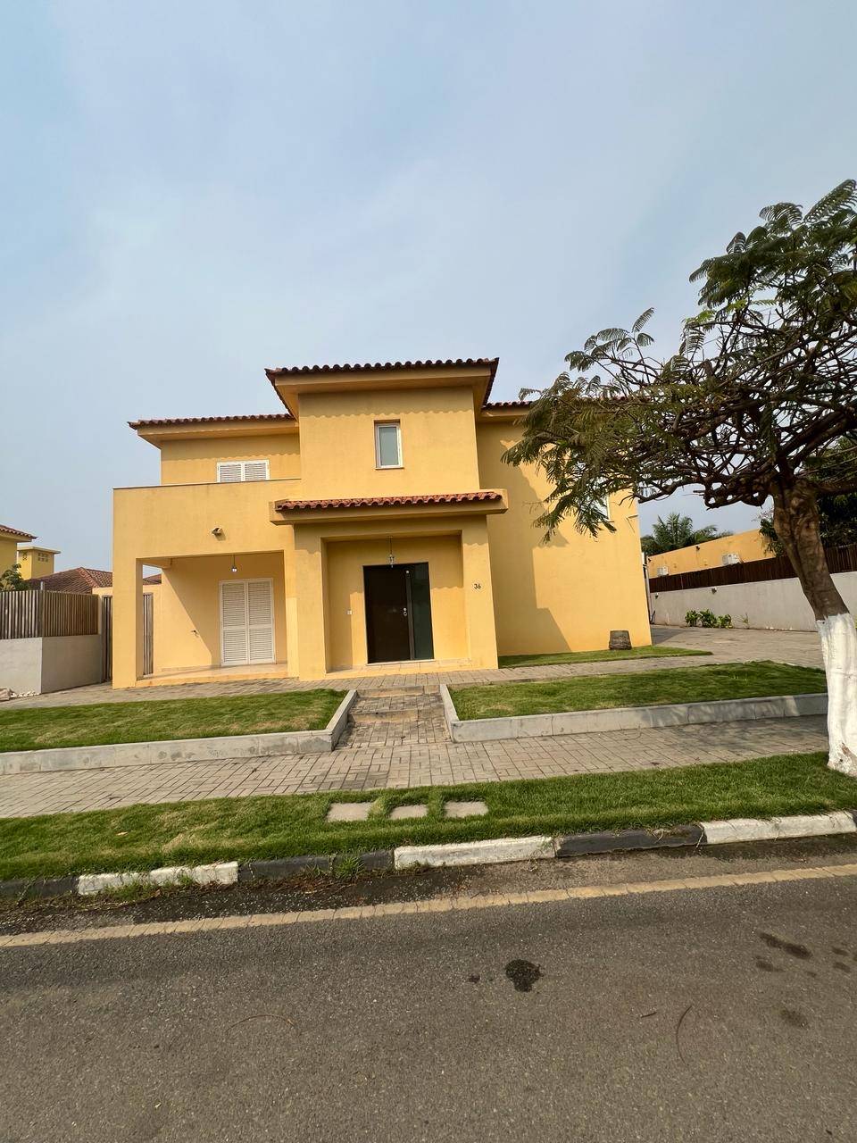 Vivenda V5 DUPLEX no condomínio Golden talatona/ Futungo em Luanda - T6