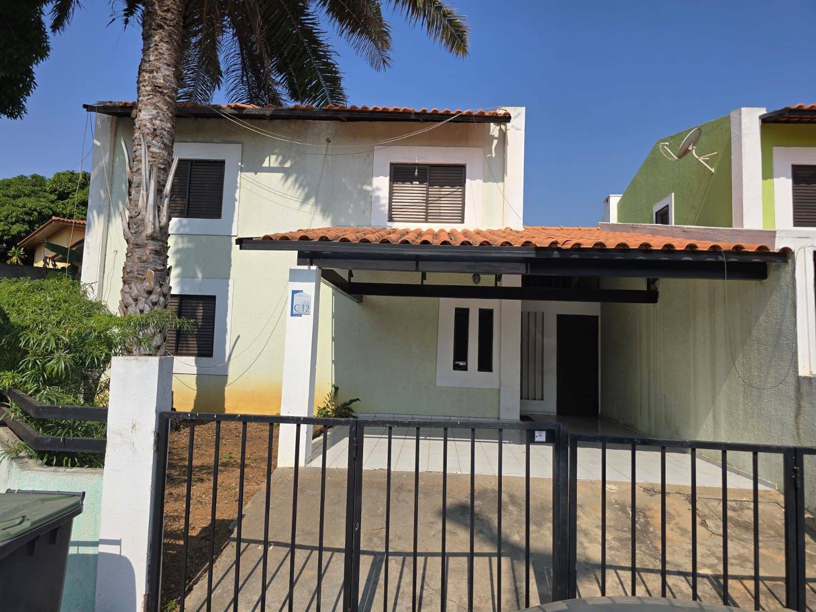 VENDE - SE EM *TALATONA*  VIVENDA V3 LOCALIZADO NO *CONDOMÍNIO FLOR RESIDENCIAL EM TALATONA* 