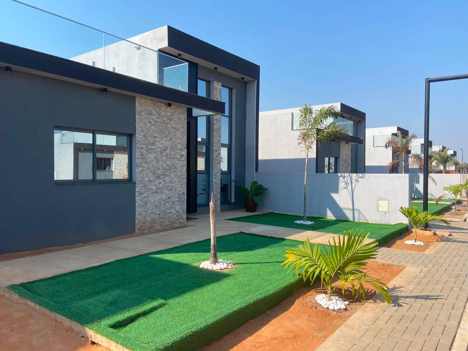 🏡 ARRENDA-SE | VIVENDA V3 TÉRREA NO CONDOMÍNIO MONTE DAS OLIVEIRAS – CAMAMA