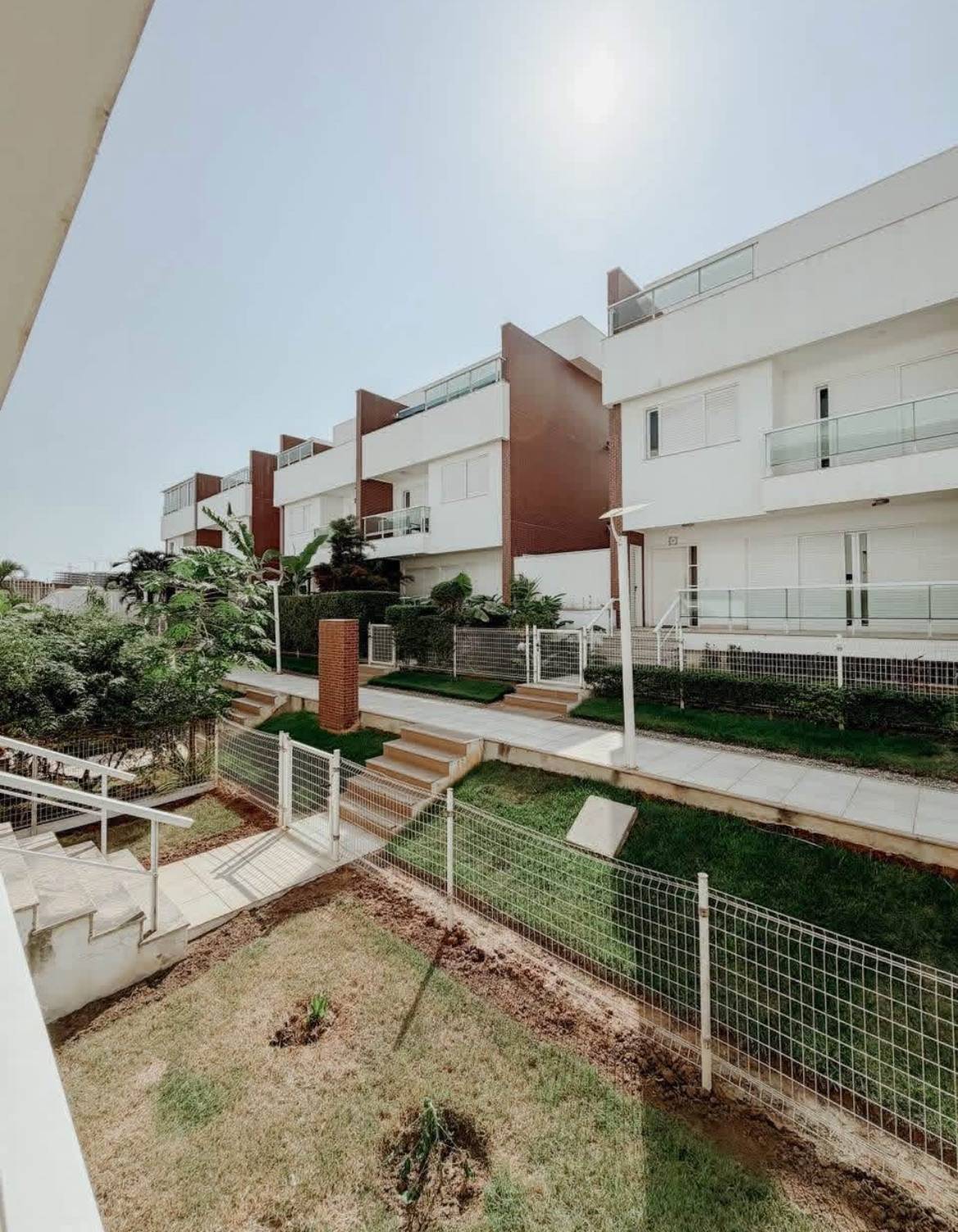 🏡 ARRENDAMENTO | MORADIA V4+1 TRIPLEX - CONDOMÍNIO BOULEVARD | TALATONA 🏡 📍 Localização: Condomínio Boulevard, Talatona em Luanda - T5