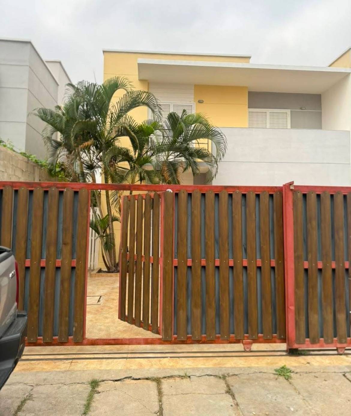 ARRENDAMENTO CONDOMÍNIO VEREDA DAS FLORES V3+1   VALOR :  800.000 KZS  TODA CASA CLIMATIZADA  