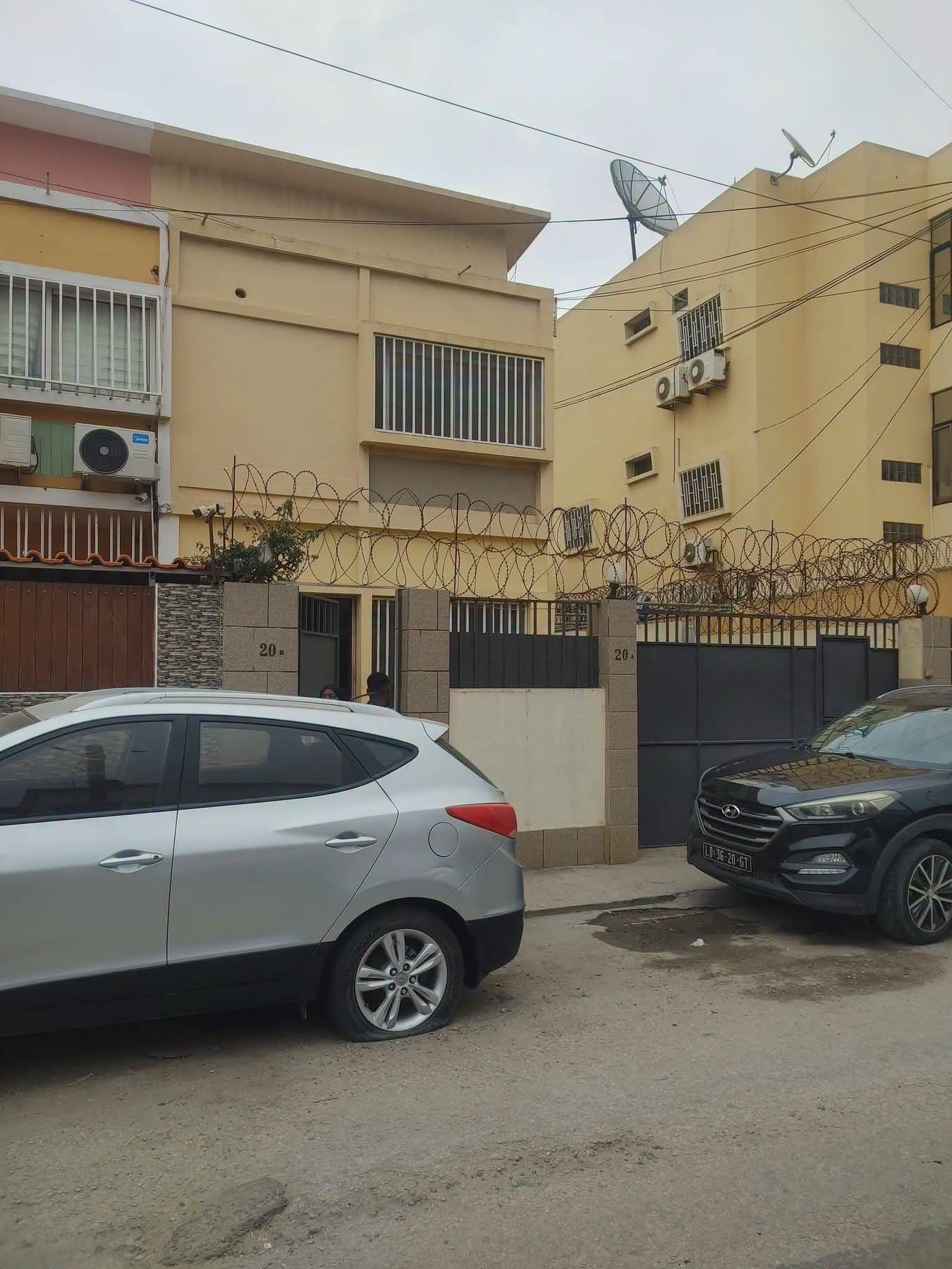 VILA CLOTILDE   ARRENDA-SE   Vivenda T3 suítes na Vila Clotilde, por trás do Hotel Vila Alice, no valor de 950 mil kwanzas mês.