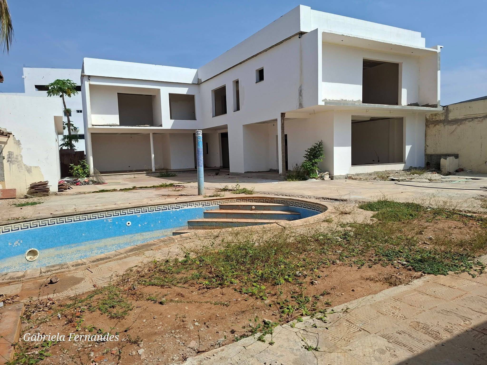 VENDE-SE - V3 A 2 MINUTOS DA ESTRADA PRINCIPAL DA  ESTRADA DO PATRIOTA.
