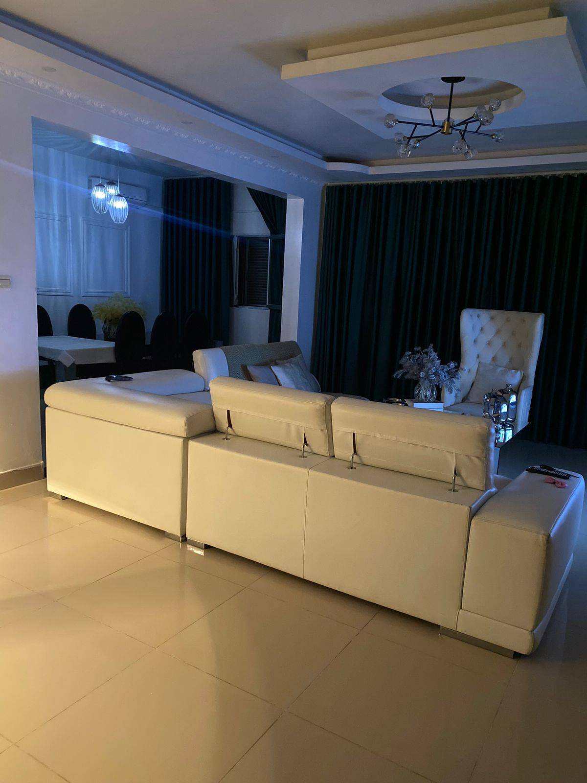 Centralidades do Kilamba, apartamento T5, Piso 9, Quarteirão Apartamento super moderno, com bastante arrumo, boa iluminação natural, edifício com segurança,e dois elevadores em funcionamento. em Luanda - T5