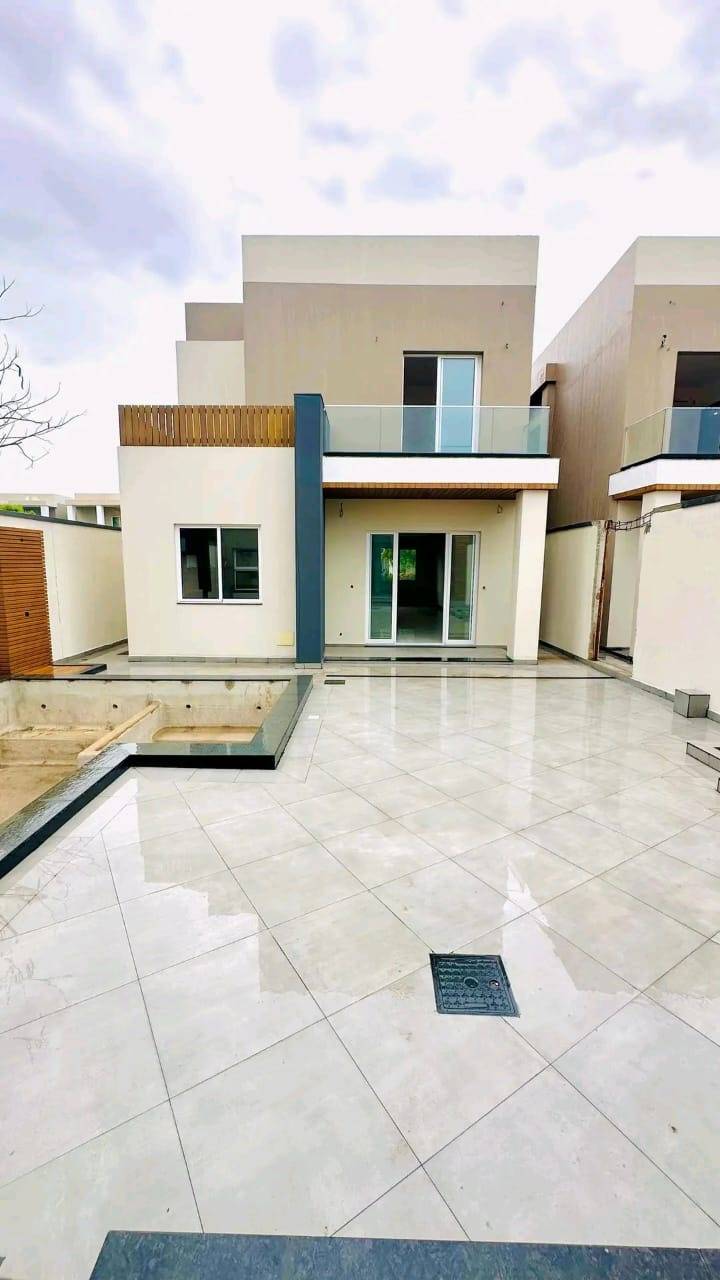 Vende-se uma vivenda t3+1 no Condomínio Boa Vida em Luanda