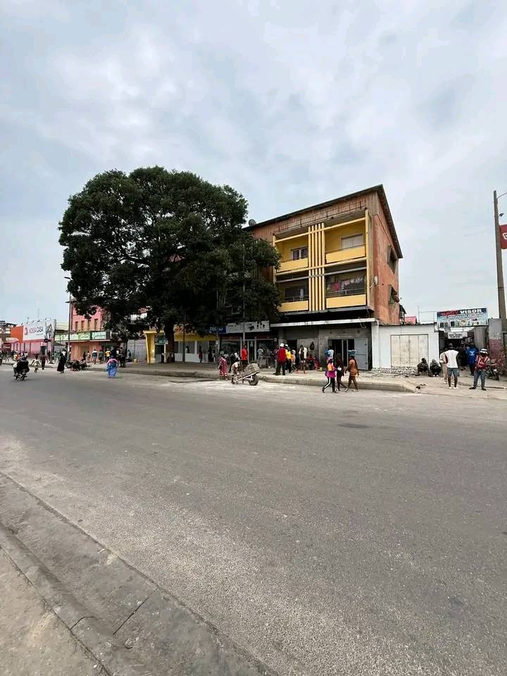 APARTAMENTO T2+1 a venda!🏠 Luanda -Cidade ( Escongolenses, Avenida Deolinda Rodrigues) - Foto 1